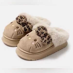 9-10 LARGE Hello Kitty Tan Slippers